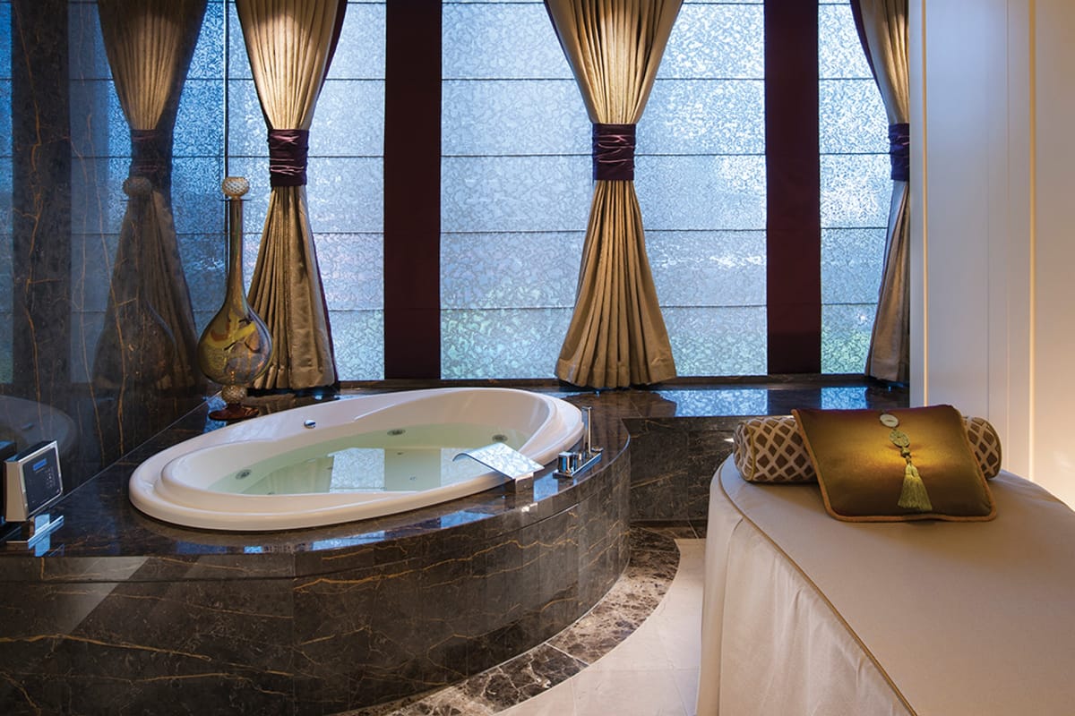 Crown Spa relaxing deluxe suite spa bath test